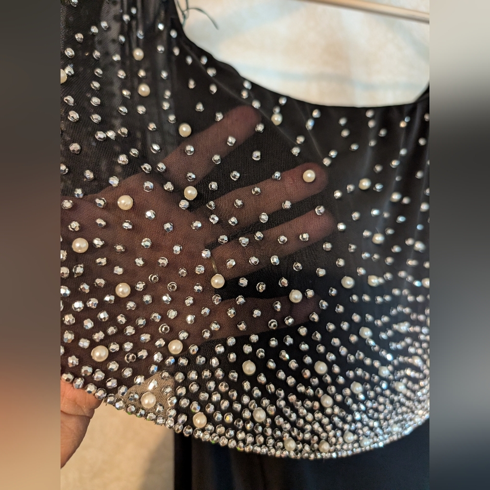 Roz & Ali Little Black Dress With Sheer Beaded Cape Neck Sleeve Detail Sz.Large - Picture 6 of 16